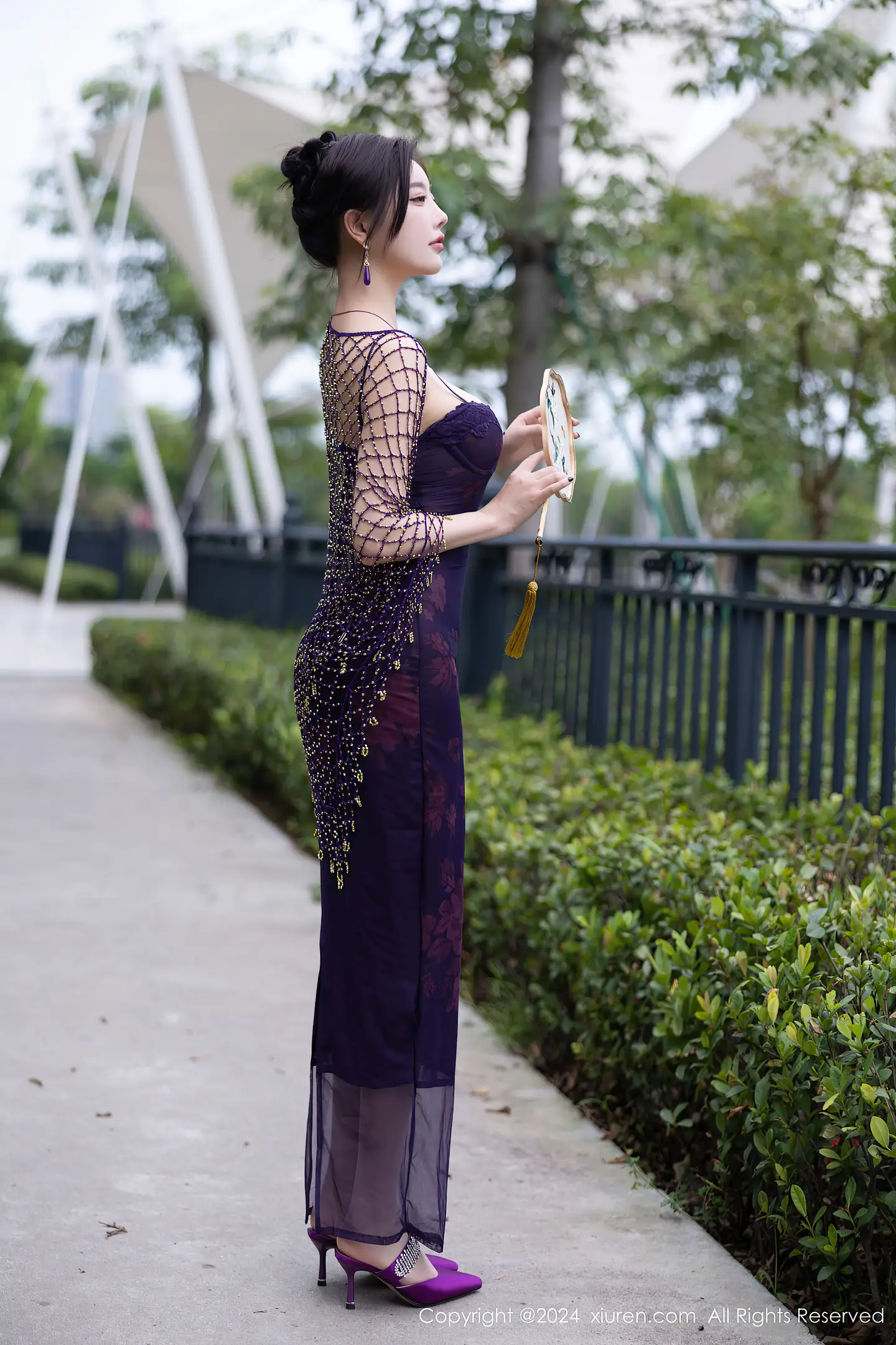 图片[4]-[XiuRen秀人网] VOL.9092 女神杨晨晨Yome性感紫色情趣服配紫色丝袜秀丰腴身材诱惑写真80P-秀人网官方网站